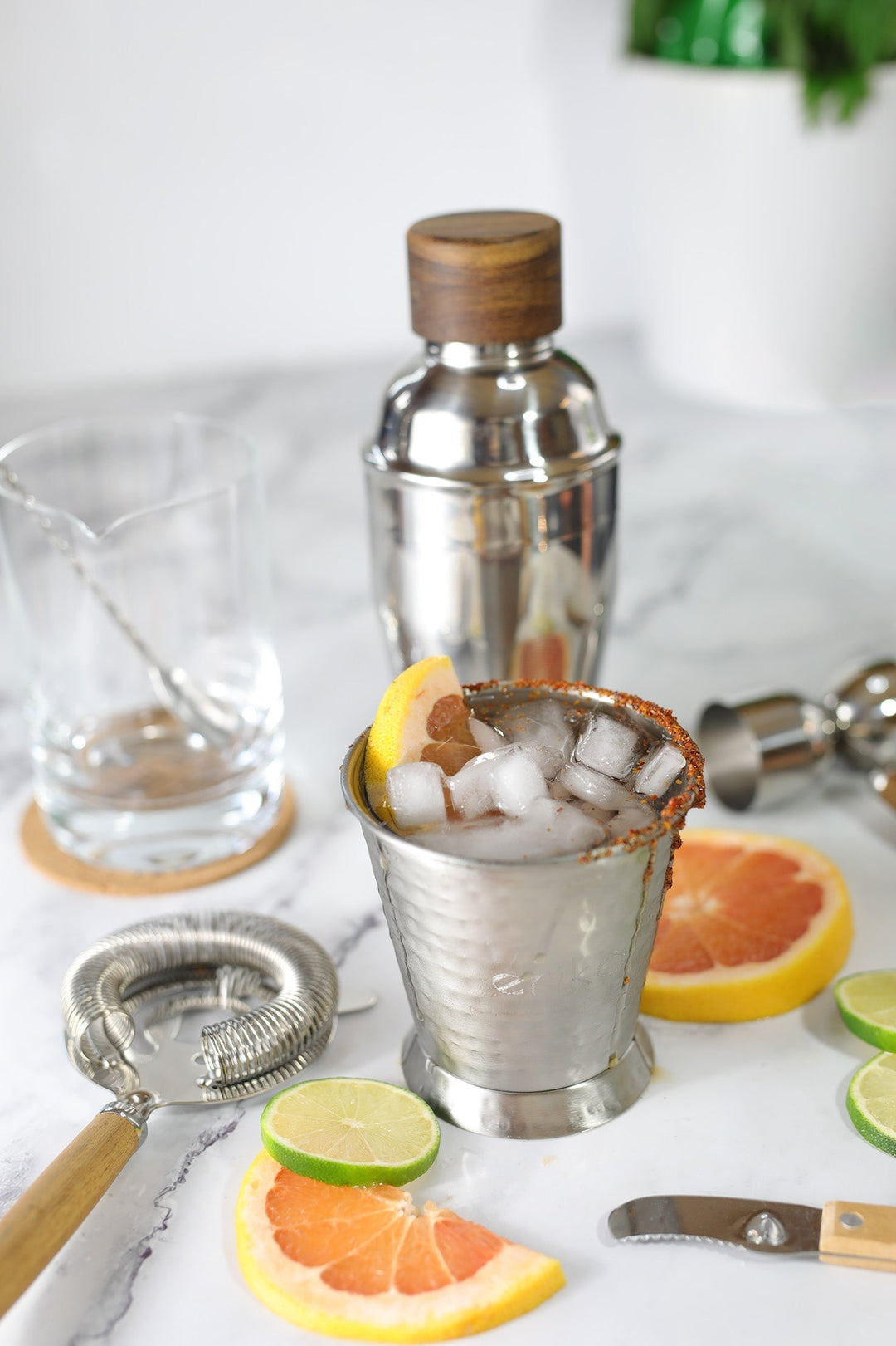 Mixing Glass vs Shaker – When Should You Stir or Shake?